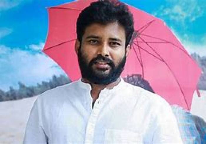 இரண்டு வேடங்களில் நடிக்கும் தினேஷ்.