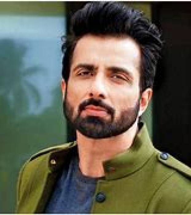 சீட் பெல்ட்  அணிவது கட்டாயம். சோனு சூட் வேண்டுகோள்!