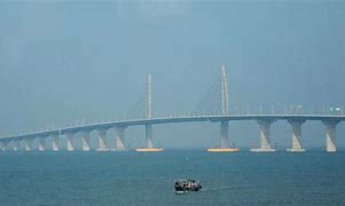 உலகின் மிக உயரமான பாலம் ரூ.2,200 கோடியில் கட்டியது சீனா .  (“ஹி யாஜியோங் கிராண்ட் கேன்யன் பாலம்'  )