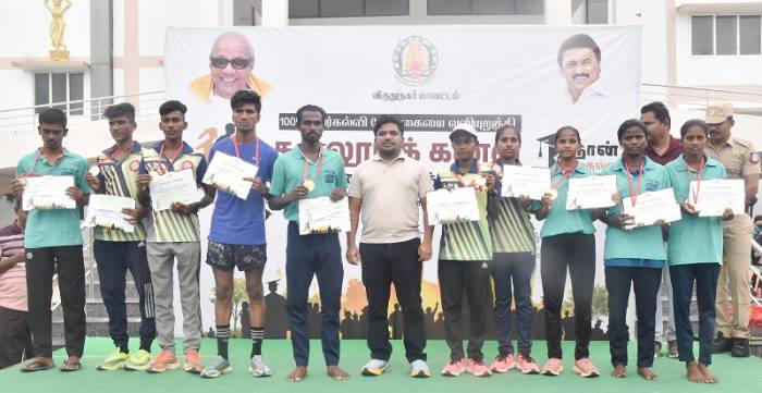 கல்லூரிக் கனவு என்ற தலைப்பில் நடைபெற்ற மாபெரும் விழிப்புணர்வு நெடுந்தூர ஓட்டப் போட்டி