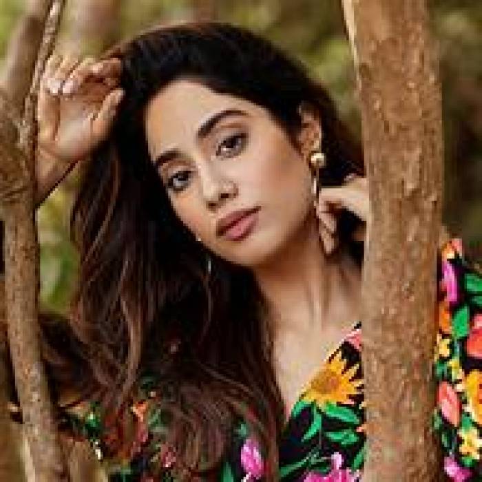 ‎ மறைந்த நடிகை ஸ்ரீதேவியின் மூத்த மகளான ஜான்வி கபூர் தமிழுக்கு வருகிறார். 