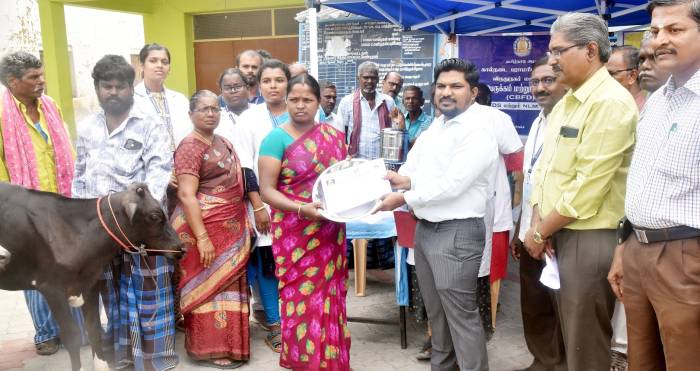 விருதுநகர் ஊராட்சி ஒன்றியம் கூரைக்குண்டு கிராமத்தில் கால்நடைசிறப்பு மருத்துவ முகாமினை மாவட்ட ஆட்சித்தலைவர் அவர்கள் தொடங்கி வைத்தார்.