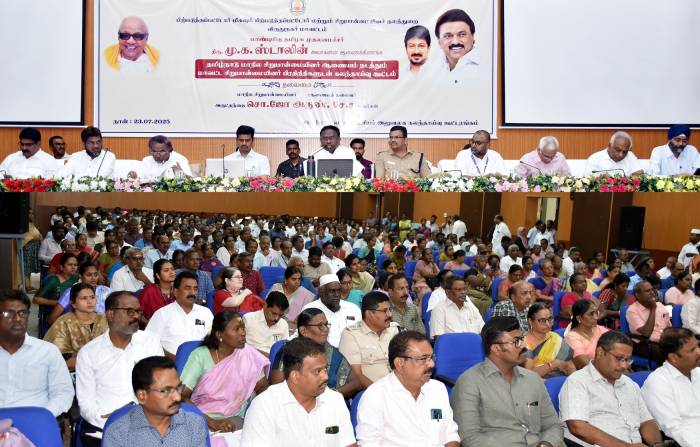 தமிழ்நாடு மாநில சிறுபான்மையினர் ஆணையத்தலைவர் அருட்தந்தை சொ.ஜோ அருண்,சே.ச அவர்கள் தலைமையில், மாவட்ட  சிறுபான்மையினர் பிரதிநிதிகள் மற்றும் பல்வேறு அரசுத்துறை அலுவலர்களுடனான கலந்தாய்வுக் கூட்டம் நடைபெற்றது.