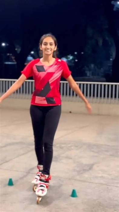 ஆசிய ரோலர் ஸ்கேட்டிங் சாம்பியன்ஷிப்பில் ஷ்ரேயாசிஜோஷி தங்கம் வென்ற முதல் இந்தியர்.