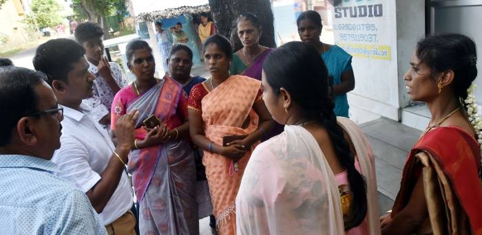 திருவில்லிபுத்தூர்  மற்றும் இராஜபாளையம் ஊராட்சி ஒன்றியப் பகுதிகளில் தமிழ்நாடு மாநில ஊரக வாழ்வாதார இயக்கம் (மகளிர் திட்டம்) மூலம் நடைபெற்று வரும் பல்வேறு வளர்ச்சி திட்டப்பணிகள் குறித்து மாவட்ட ஆட்சித்தலைவர் அவர்கள்  ஆய்வு செய்தார்.