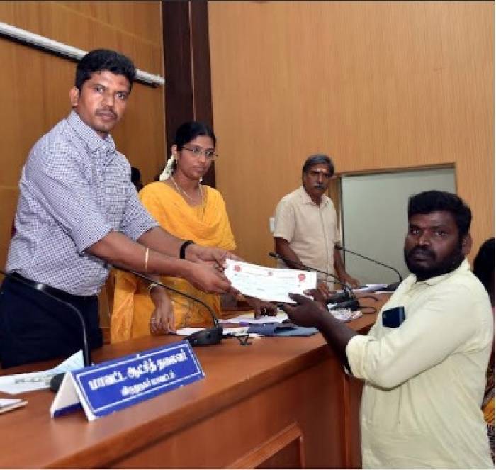 விருதுநகர் மாவட்ட ஆட்சியர் அலுவலக வளர்ச்சிமன்றக் கூட்டரங்கில் மக்கள் குறைதீர்க்கும் நாள்  (04.08.2025) நடைபெற்றது.