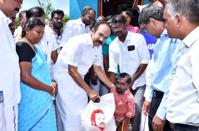 முதலமைச்சரின் தாயுமானவர்' திட்டத்தின் கீழ்  அமைச்சர் அவர்கள் வயது முதிர்ந்தோர் மற்றும் மாற்றுத்திறனாளிகளின் இல்லத்திற்கே நேரில் சென்று குடிமைப் பொருட்களை வழங்கி திட்டத்தினை தொடங்கி வைத்தனர்.