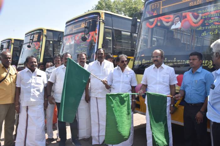 விருதுநகர் மண்டலத்தில் 9 புதிய பேருந்துகளின் இயக்கத்தினை அமைச்சர் பெருமக்கள் அவர்கள் துவக்கி வைத்தார்கள்.