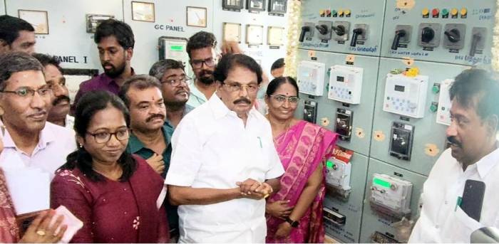 சேத்தூர் பேரூராட்சியில் தலைமை நீரேற்று நிலையங்களுக்கு 24 மணி நேர மும்முனை வழங்கும் வகையில் அமைக்கப்பட்டுள்ள மின் இணைப்பினை  அமைச்சர் அவர்கள் பயன்பாட்டிற்கு தொடங்கி வைத்தார்.