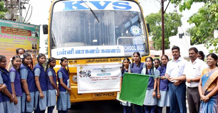 நான் முதல்வன் திட்டத்தின் கீழ் அரசுப் பள்ளி மாணவர்களுக்கான கல்லூரிப் பயணம்- 2025 செல்லும் பேருந்துகளை   மாவட்ட ஆட்சித்தலைவர் அவர்கள் வழியனுப்பி வைத்தார்.