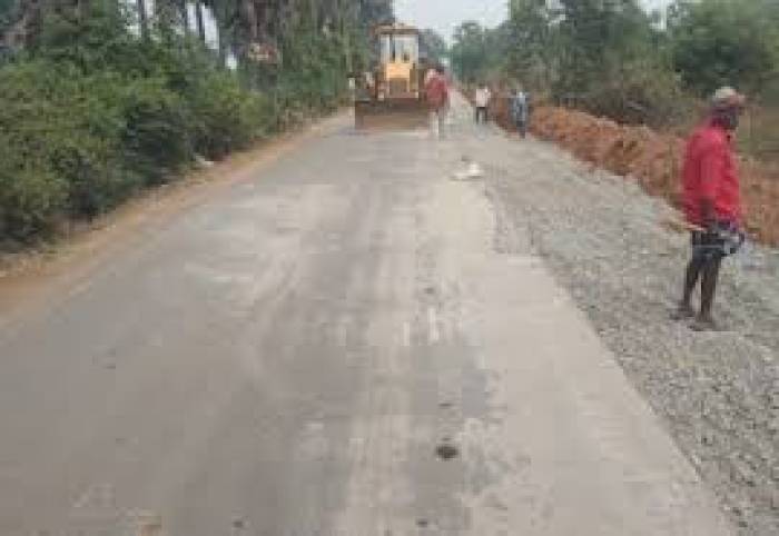 சாலை விரிவாக்க ஆக்கிரமிப்பு அகற்றுவதில், முறையாக அளவீடு செய்யாமல் பணிகள் நடப்பதாக  விவசாயிகள் குற்றச்சாட்டு .