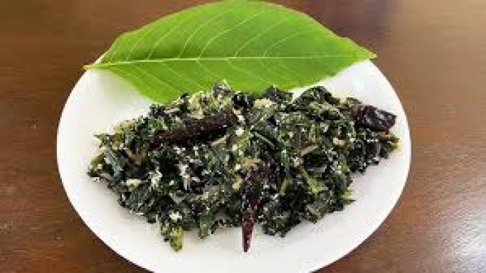 நச்சு கொட்டை  கீரை பொரியல் .அரைக் கீரையிலும் செய்யலாம்.