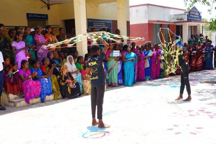 100 சதவீத வாக்குப்பதிவை வலியுறுத்தி, நரிக்குடி ஊராட்சி ஒன்றியம், வீரசோழன் ஊராட்சியில் வாக்காளர் விழிப்புணர்வு நிகழ்ச்சிகள் நடைபெற்றன.