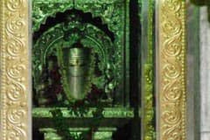 சிவனை வழிபடும் காளை .