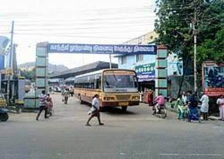 இராஜபாளையம் பழைய பஸ் ஸ்டாண்ட் பணிகள் தாமதம் பயணிகள் ரோட்டில் நிற்கும் அவலம்.