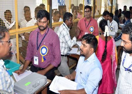 வாக்கு எண்ணிக்கை மையத்தை  மாவட்ட ஆட்சித்தலைவர் அவர்கள் நேரில் சென்று  ஆய்வு