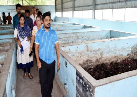 சாத்தூர் நகராட்சியில் நுண் உயிர் உரம் தயாரிக்கும் மையத்தினை  ஆய்வு