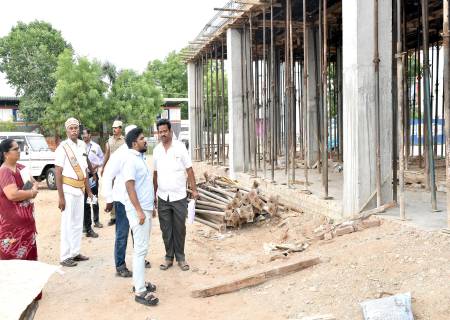 அருப்புக்கோட்டை நகராட்சிக்குட்பட்ட பல்வேறு பகுதிகளில்  நடைபெற்று வரும் வளர்ச்சிப் பணிகள்