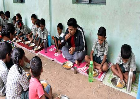 முதலமைச்சரின் காலை உணவுத்திட்டத்தின் கீழ் மாணவர்களுக்கு வழங்கப்படும் உணவின் தரம் குறித்து  ஆய்வு