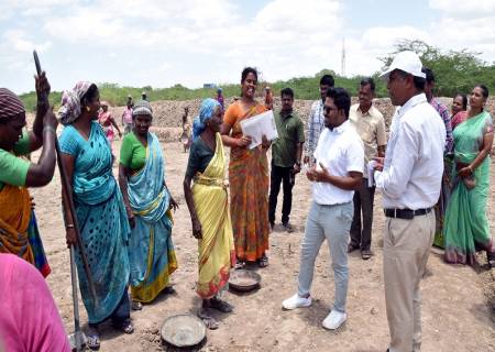 திருச்சுழி ஊராட்சி ஒன்றியத்திற்குட்பட்ட பல்வேறு பகுதிகளில் நடைபெற்று வரும் வளர்ச்சிப் பணிகள் குறித்து ஆய்வு