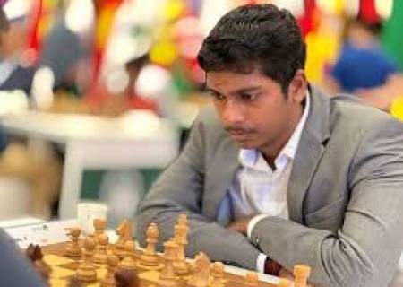 உலக சாம்பியன்' ஜூனியர்' செஸ் தொடரில்  பிரனவ்.