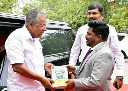 கேரள முதலமைச்சர் திரு.பிணராயி விஜயன் அவர்கள் விருதுநகர் மாவட்டத்திற்கு வருகை தந்தபோது, மாவட்ட ஆட்சித்தலைவர் அவர்கள்  வரவேற்றார்.