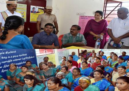 விருதுநகர்  ஊராட்சி ஒன்றியப் பகுதிகளில் தமிழ்நாடு மாநில ஊரக வாழ்வாதார இயக்கம் மூலம் மகளிர் சுய உதவி குழுக்களின் செயல்பாடுகள் குறித்து மாவட்ட ஆட்சித்தலைவர் அவர்கள் ஆய்வு செய்தார்.
