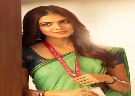 இரு விருதுகள்  வென்ற மாளவிகா .