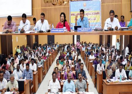 அனைத்துத் துறை திட்டப்பணிகளின் முன்னேற்றம் குறித்து  அரசு உயர் அலுவலர்களுடனான ஆய்வுக்கூட்டம் .