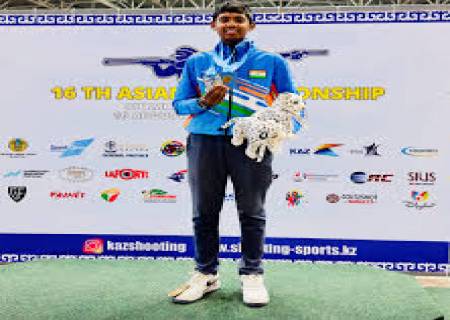 தமிழக வீரர் யுகன் ஆசிய துப்பாக்கி சுடுதலில் சாதனை.