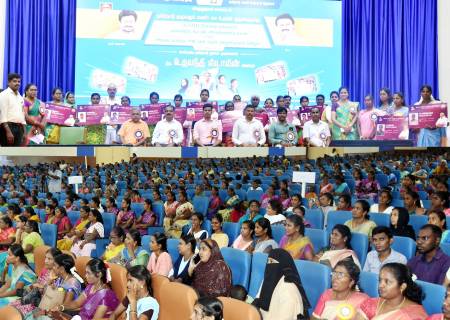 தமிழ்நாடு மாநில ஊரக, நகர்ப்புற வாழ்வாதார இயக்கம் சார்பில்,992  மகளிர் சுய உதவிக்குழுக்களுக்கு  வங்கி கடன் இணைப்புகள் மற்றும் அடையாள அட்டைகளை மாவட்ட ஆட்சித்தலைவர்  அவர்கள் வழங்கினார்.