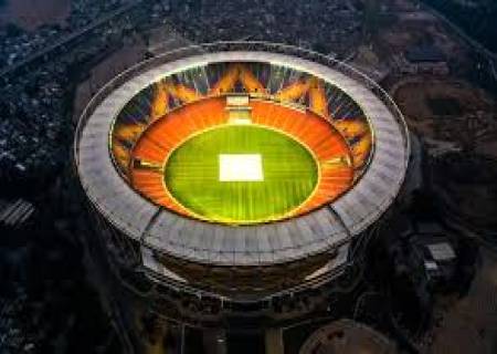 கிரிக்கெட்  முதல் டெஸ்ட்  ஆமதாபாத்தின் மோடி மைதானத்தில் நடக்கிறது.