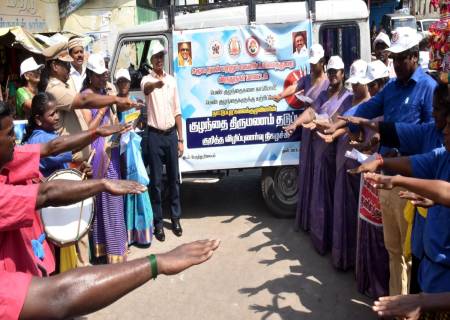 சமூக நலன் மற்றும் மகளிர் உரிமைத்துறை சார்பில் பெண் குழந்தைகளை  காப்போம், பெண் குழந்தைகளுக்கு கற்பிப்போம் திட்டத்தின் கீழ், குழந்தை திருமணம் தடுப்பிற்கான விழிப்புணர்வு நிகழ்ச்சி.