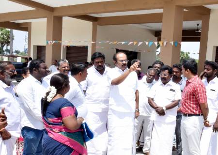 திருச்சுழி  ஊராட்சி ஒன்றியத்தில்,  அமைக்கப்பட்டு வரும் புதிய பேருந்து நிலைய பணிகளின் முன்னேற்றம் குறித்து மாவட்ட ஆட்சித்தலைவர்   அவர்கள் முன்னிலையில்,  அமைச்சர் திரு.தங்கம் தென்னரசு அவர்கள் பார்வையிட்டு ஆய்வு செய்தார்.