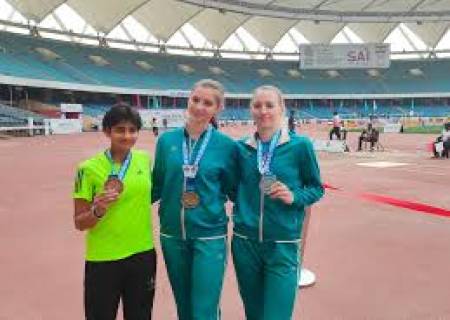 இந்தியாவின் புவி அகர்வால் பிரிஸ்பேன் உலக தடகளத்தில், ஒரு தங்கம், 4 வெள்ளி என 5 பதக்கம் வென்றார்.