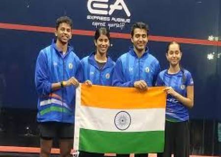 ஹாங்காங்கை உலக ஸ்குவாஷ் கோப்பை பைனலில் வென்ற இந்திய அணி.