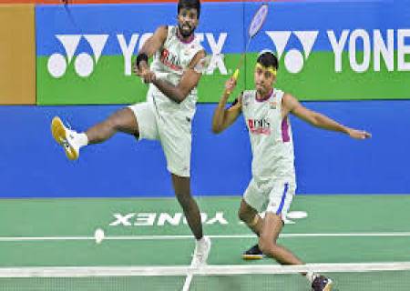 இந்தியாவின் சாத்விக், சிராக் ஜோடி வேர்ல்டு டூர் பாட்மின்டன் பைனல்ஸ் தொடரின் முதல் போட்டியில் வெற்றி பெற்றது.