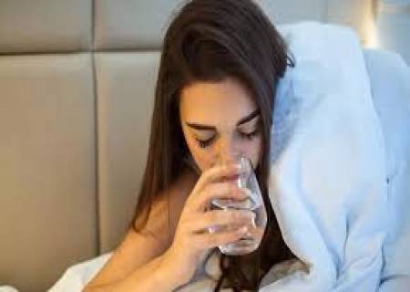 நள்ளிரவில் தாகம் எடுத்தால் தண்ணீர் குடிக்கலாமா?