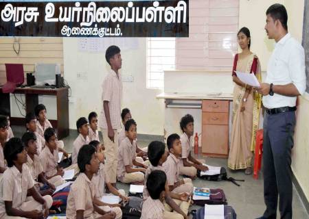 ஆணைக்குட்டம் ஊராட்சியில் உள்ள அரசு உயர்நிலைப்பள்ளியில்மாவட்ட ஆட்சித்தலைவர் அவர்கள் நேரில் சென்று பார்வையிட்டு, மாணவர்களுடன் கலந்துரையாடி, கல்வி தரம் குறித்து ஆய்வு .