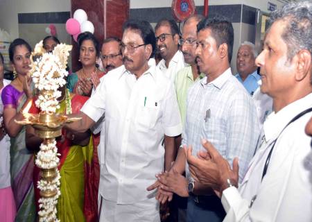 அருப்புக்கோட்டை அரசு மருத்துவமனையில்  புதிதாக கட்டப்பட்டுள்ள கூடுதல் கட்டடத்தில் அமைச்சர்அவர்கள் மருத்துவ சேவையினை பொதுமக்களின் பயன்பாட்டிற்கு தொடங்கி வைத்தார்.