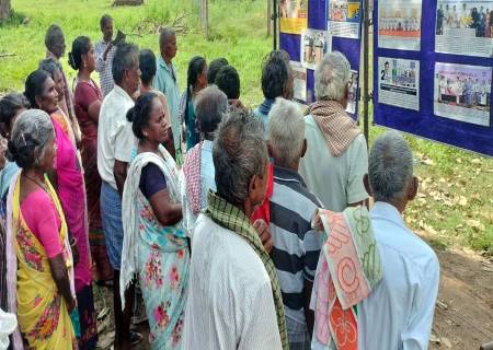 புல்வாய்ப்பட்டி ஊராட்சியில் தமிழக அரசின் சாதனை விளக்க புகைப்படக் கண்காட்சி.