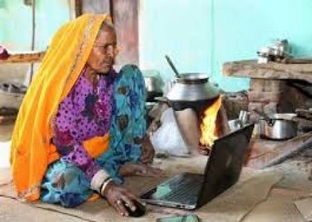 வயசு வைக்கோலா போகுதாம், கிழவி கிண்ணரம் வாசிக்குதாம்.