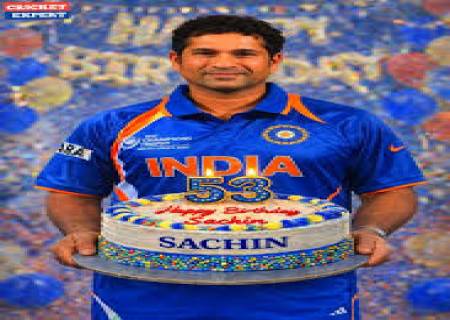 இந்திய கிரிக்கெட் வீரர் சச்சின் தெண்டுல்கர் ரசிகர்களுடன் தனது 53-வது பிறந்த நாளை கொண்டாடினார்,