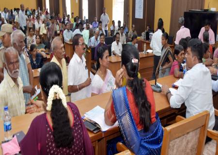 மக்கள் குறைதீர்க்கும் நாள் கூட்டம் மாவட்ட ஆட்சியர் அவர்கள் தலைமையில் நடைபெற்றது.