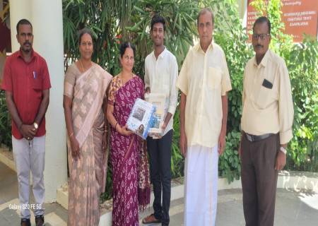 இராஜபாளையம் ஆனந்தா வித்யாலயா மெட்ரிக் மேல்நிலைப் பள்ளியில் பத்து மற்றும் பன்னிரெண்டாம் வகுப்பு அரசுப்  பொதுத் தேர்வில் அதிக மதிப்பெண்கள் பெற்ற மாணவர்களுக்கு சிறப்பு செய்யும் நிகழ்வு  .