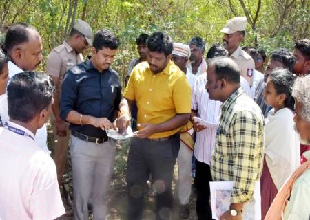 நரிக்குடி மற்றும் திருச்சுழி ஊராட்சி ஒன்றியங்கள் மற்றும் மல்லாங்கிணறு பேரூராட்சியில் மேற்கொள்ளப்பட்டு வரும் பல்வேறு வளர்ச்சி திட்டப் பணிகளை மாவட்ட ஆட்சித்தலைவர்  அவர்கள் கள ஆய்வு மேற்கொண்டார்.