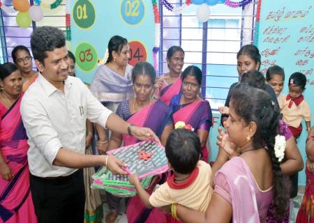 சமூக நலன் மற்றும் மகளிர் உரிமைத்துறை அமைச்சர்  அவர்களின் அறிவுறுத்தலின் படி, மாவட்ட ஆட்சித்தலைவர் அவர்கள்  6 புதிய அங்கன்வாடி மையங்களை திறந்து வைத்தார்.