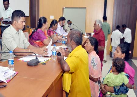 மக்கள் குறைதீர்க்கும் நாள் கூட்டத்தில் ரூ.28.69 இலட்சம் மதிப்பீட்டிலான நலத்திட்ட உதவிகளை மாவட்ட ஆட்சித்தலைவர் அவர்கள் வழங்கினார்.