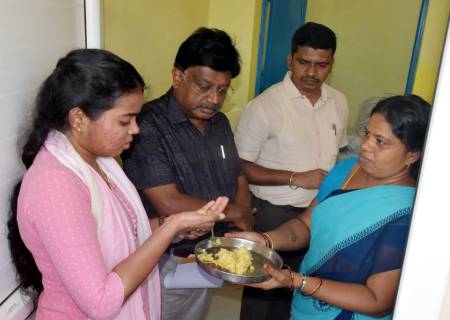 திருவில்லிபுத்தூர் வட்டத்தில் சிறப்பு பகுதி மேம்பாட்டு திட்டத்தின் கீழ் நடைபெறும் பணிகளை மாவட்ட ஆட்சித்தலைவர்  அவர்கள் தலைமையில், சிறப்புப் பகுதி மேம்பாட்டுத் திட்ட இயக்குநர் அவர்கள் பார்வையிட்டு ஆய்வு செய்தார்.