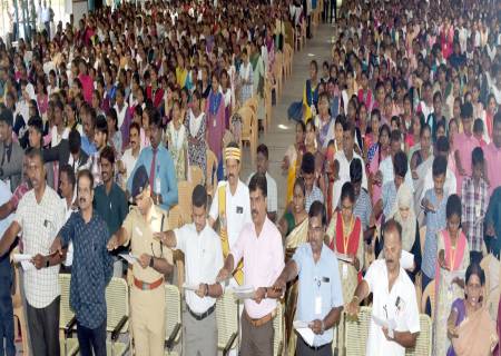 போதைப் பொருள் இல்லாத தமிழ்நாடு - 2026 போதைப் பழக்கத்திற்கு எதிரான உறுதிமொழியினை மாவட்ட ஆட்சித்தலைவர் அவர்கள் தலைமையில் கல்லூரி மாணவர்கள் ஏற்றுக் கொண்டனர்.